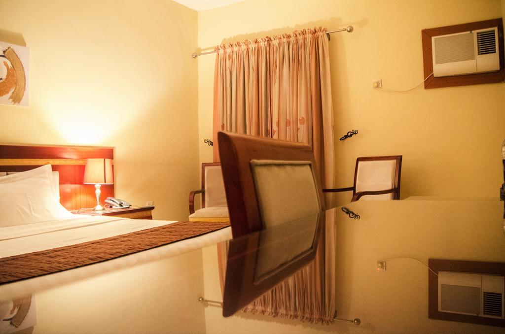 Hotel Rosebud Abuja Exteriör bild