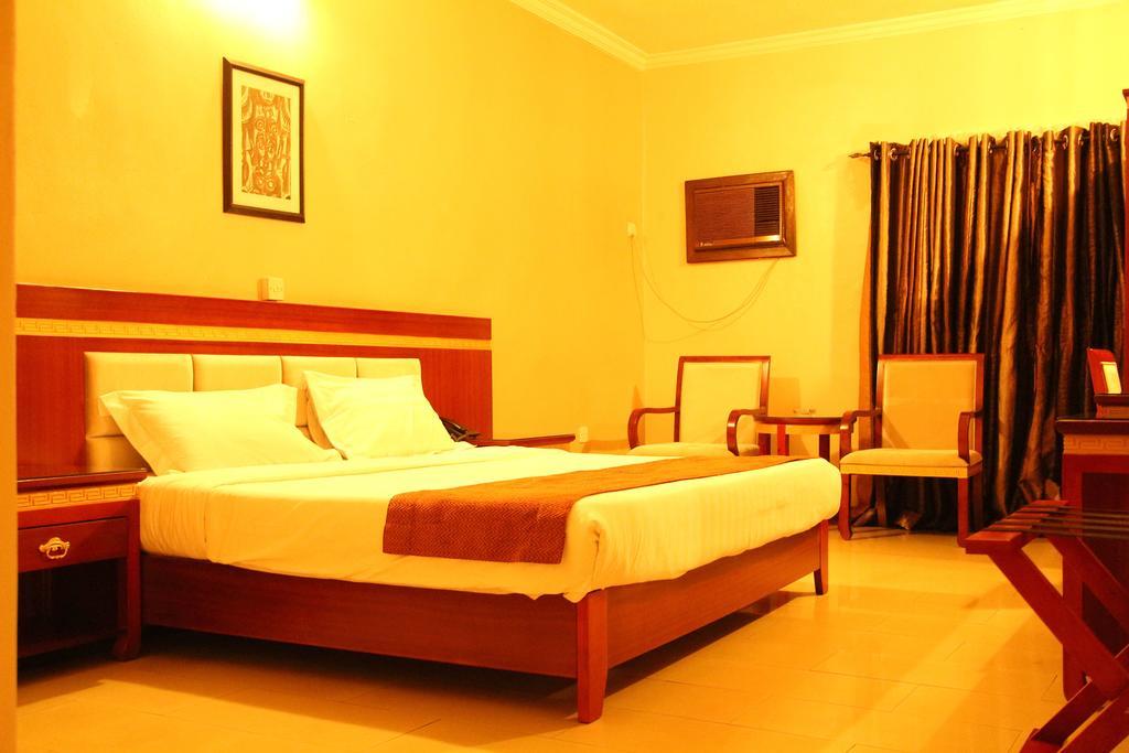 Hotel Rosebud Abuja Exteriör bild